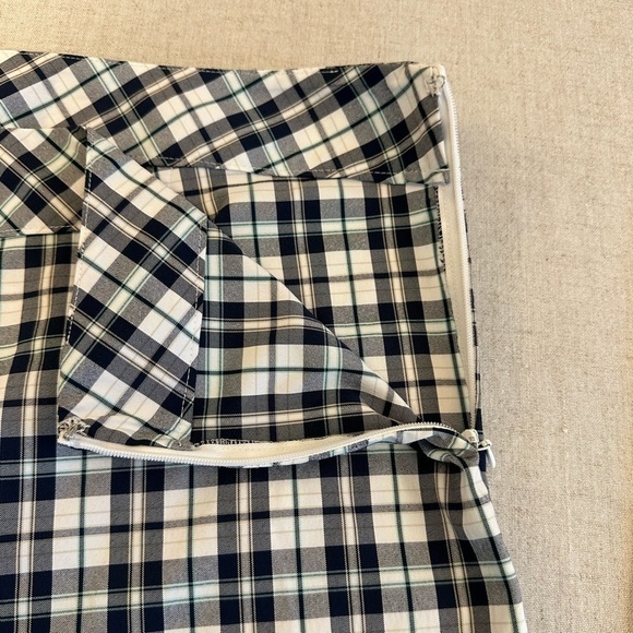 Izod Flat Front Capri Golf Pant Size 10 - Picture 4 of 12